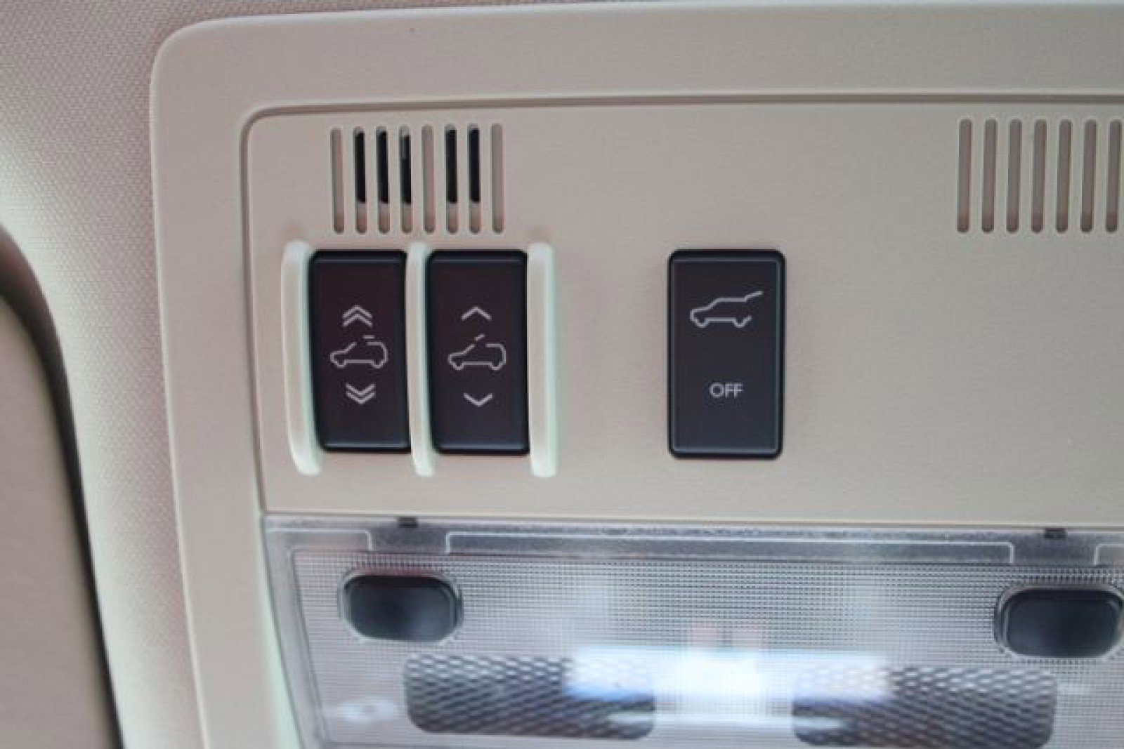 Used 2011 Cadillac Escalade Platinum image 20