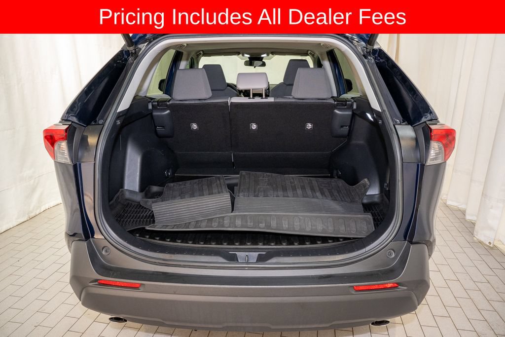 Used 2020 Toyota RAV4 XLE w/ Convenience Package FWD image 5