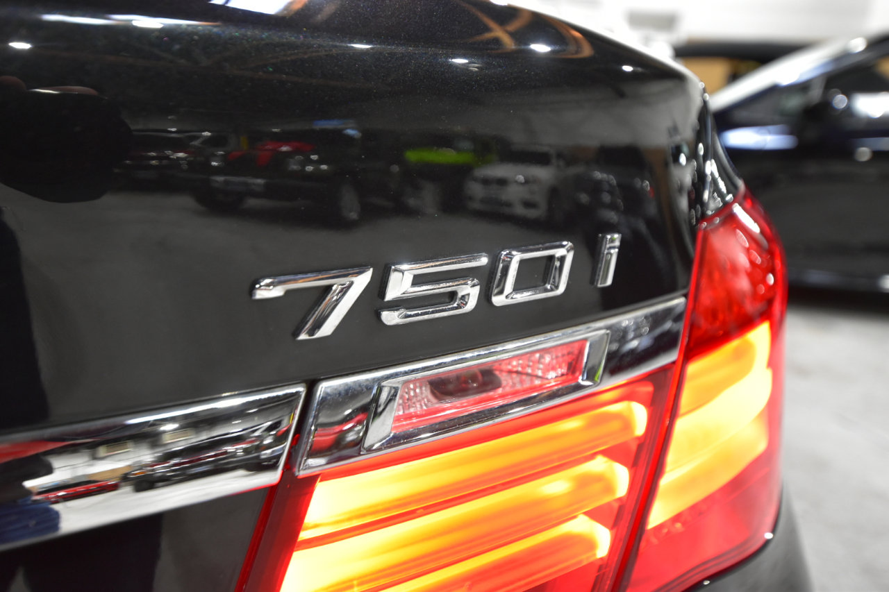 Used 2013 BMW 750i xDrive image 10