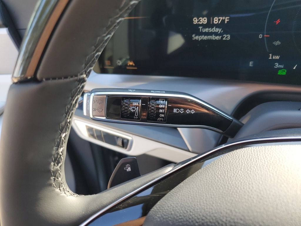 New 2026 Cadillac Vistiq Luxury w/ LPO, Floor Liner Package image 36