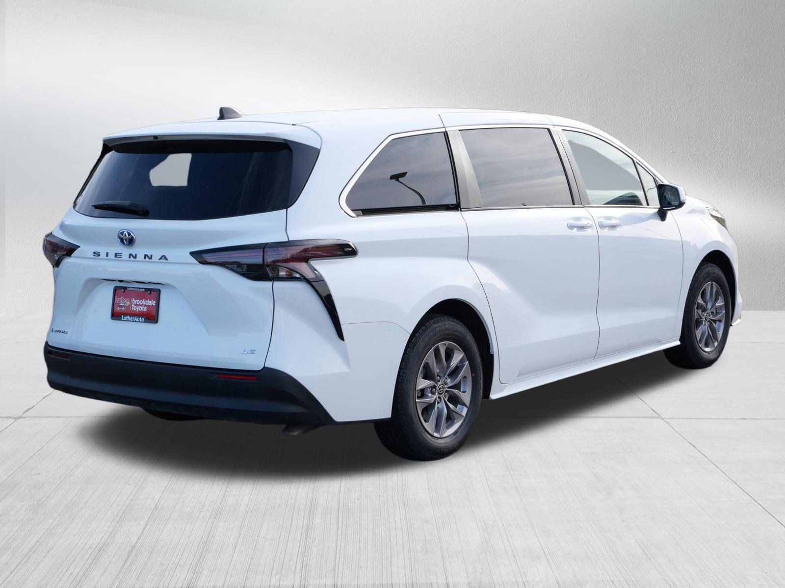 Certified 2025 Toyota Sienna LE AWD/4WD image 7