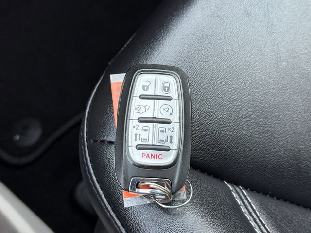 Used 2024 Chrysler Pacifica Touring-L FWD image 12