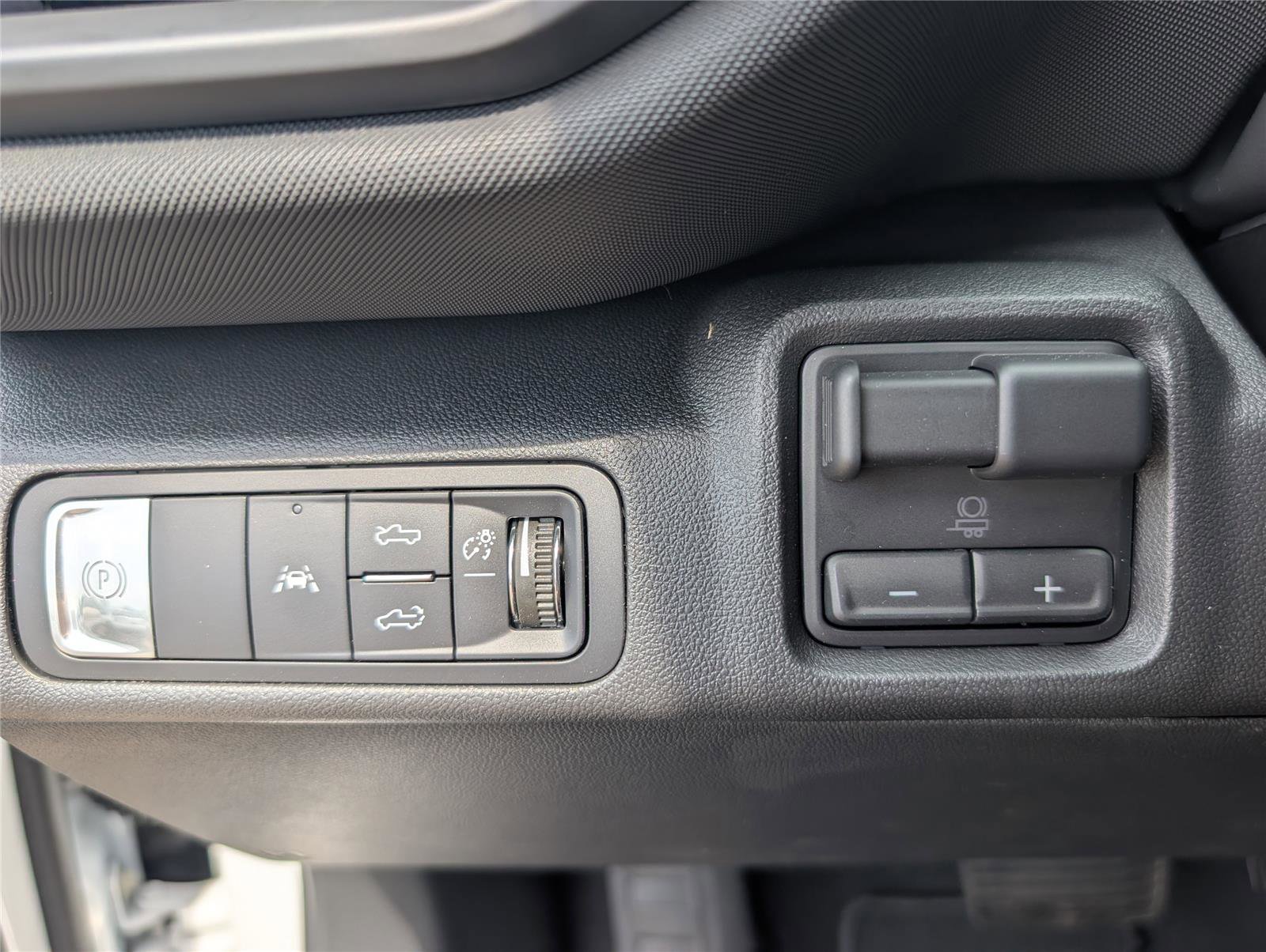 New 2025 Chevrolet Silverado EV LT image 25