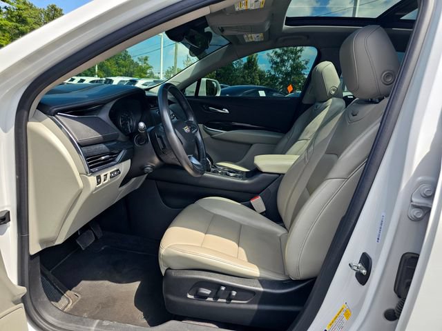 Used 2020 Cadillac XT4 Premium Luxury w/ Technology Package FWD image 17