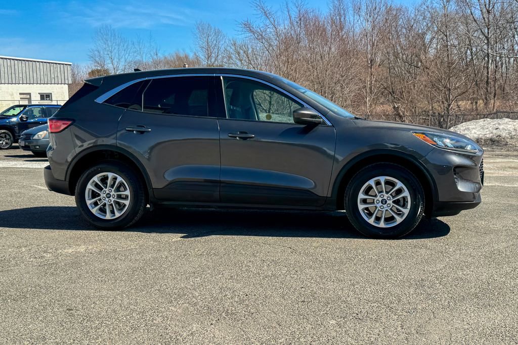 Certified 2020 Ford Escape SE image 2