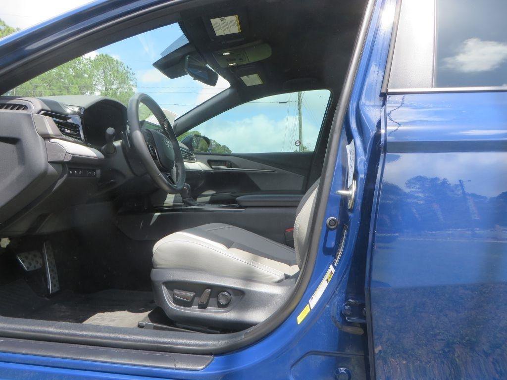 Used 2025 Toyota Camry SE FWD image 10