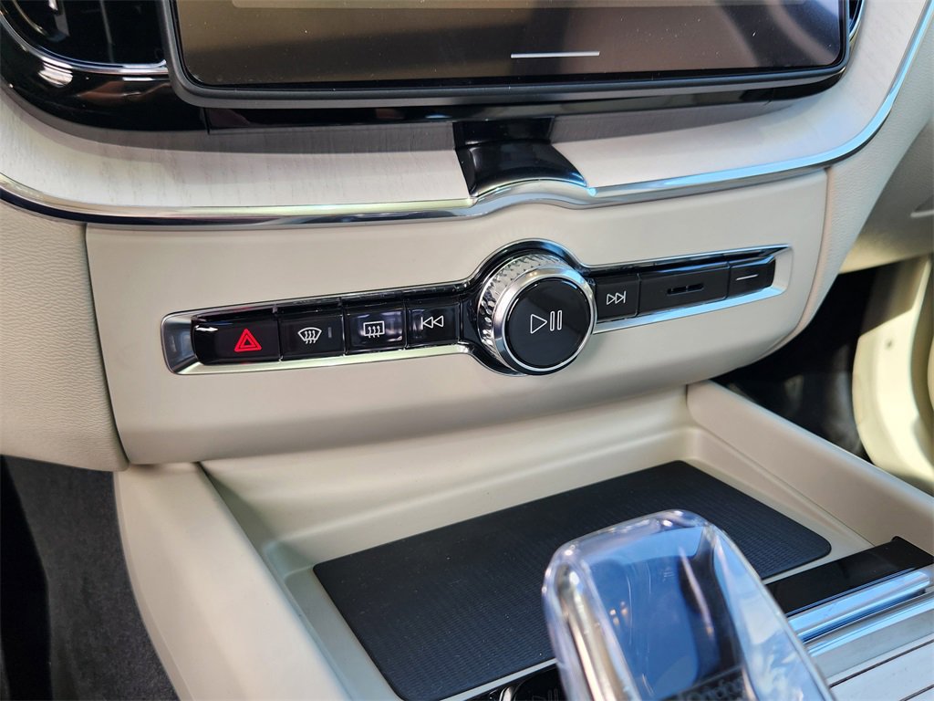 New 2026 Volvo XC60 B5 Ultra w/ Protection Package Premier image 15