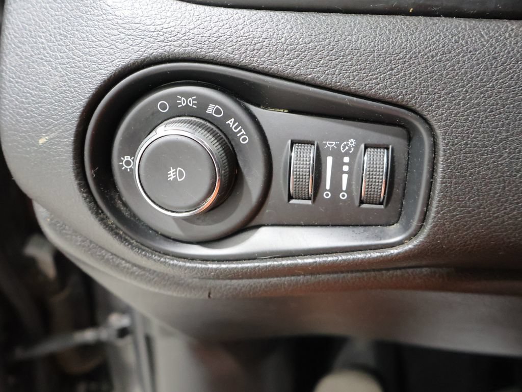Used 2017 Jeep Renegade Trailhawk w/ Popular Equipment Group AWD/4WD image 29
