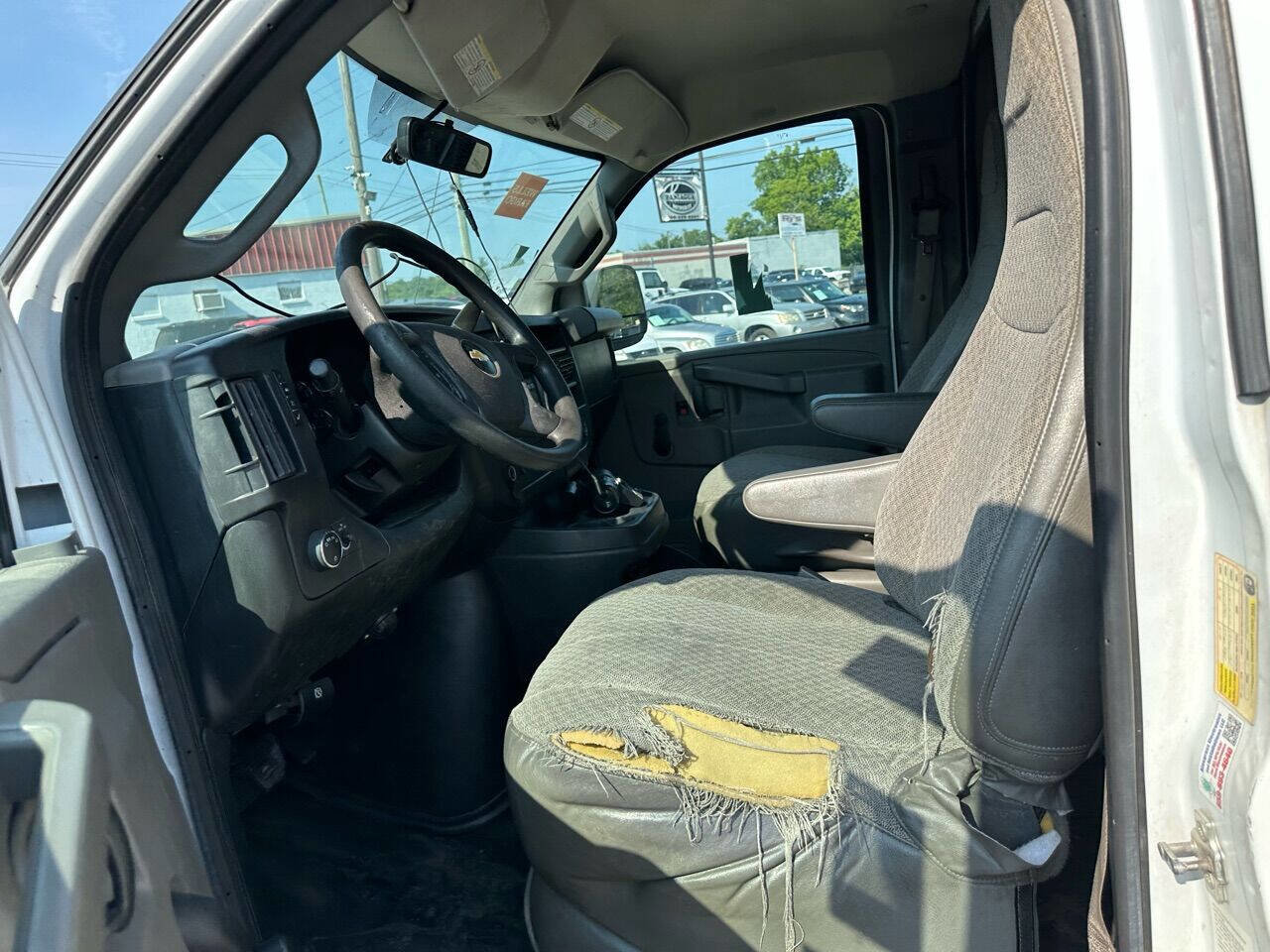 Used 2018 Chevrolet Express 3500 w/ Driver Convenience Package image 17