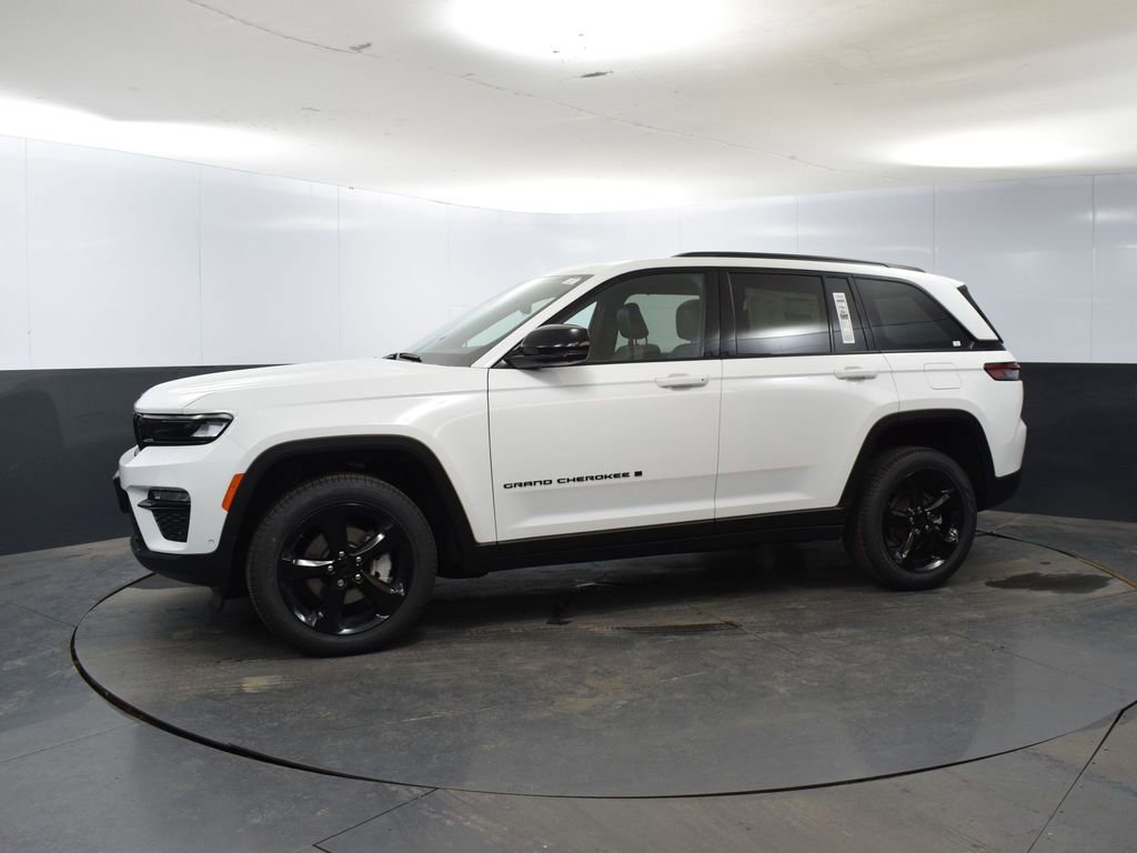 Used 2025 Jeep Grand Cherokee Limited w/ Luxury Tech Group II image 11