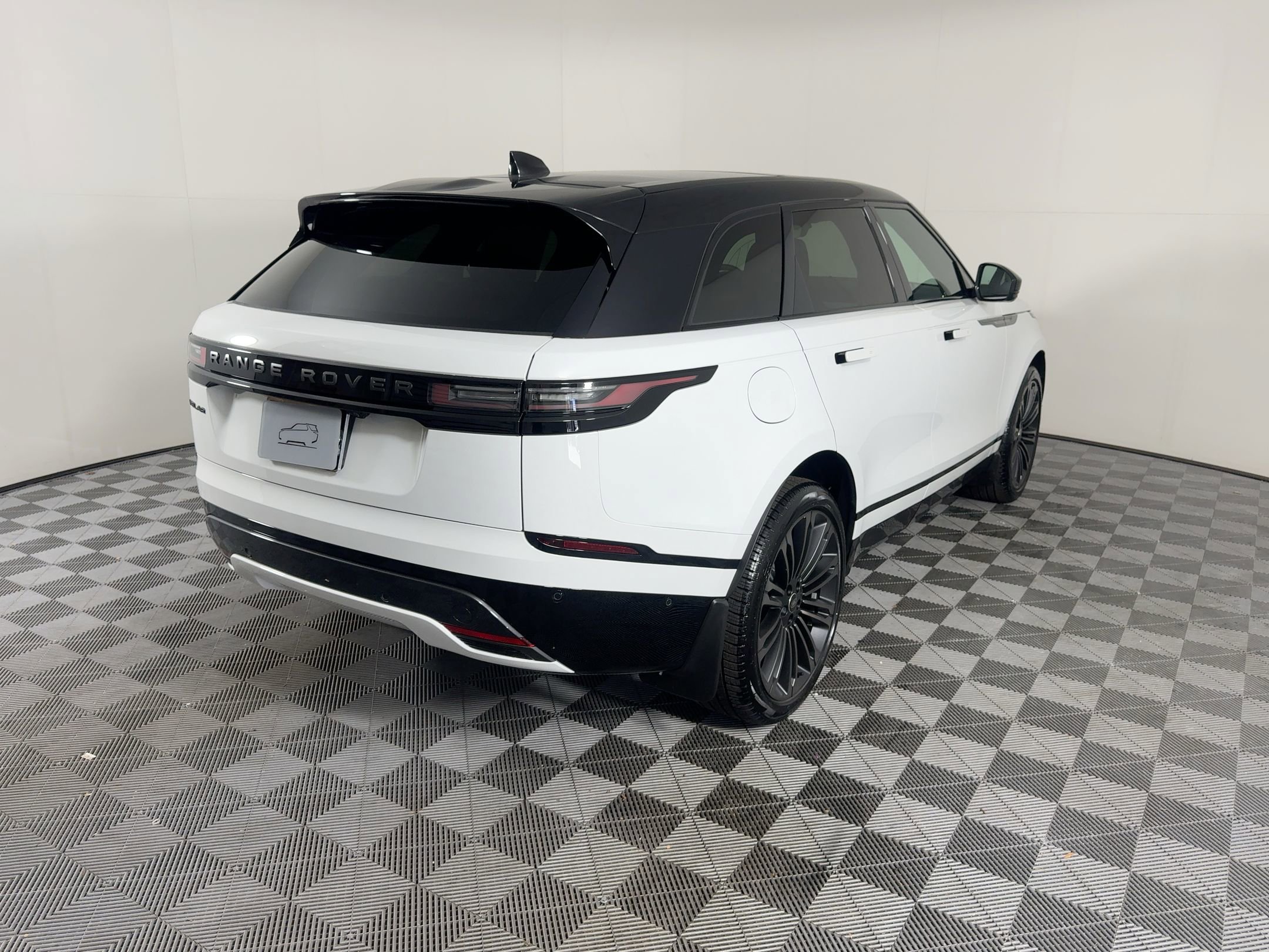 New 2026 Land Rover Range Rover Velar Dynamic SE image 27