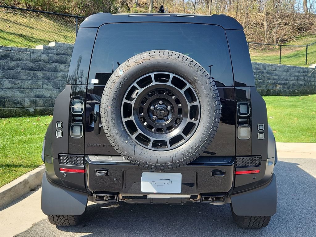 New 2026 Land Rover Defender 110 OCTA image 7
