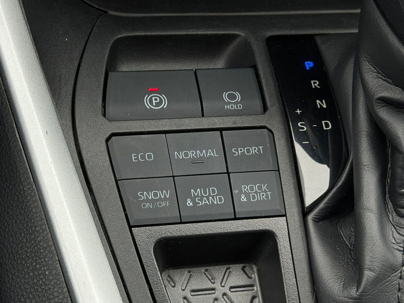 Used 2023 Toyota RAV4 XLE image 32