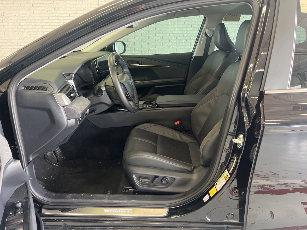 Used 2025 Toyota Camry XLE FWD image 8