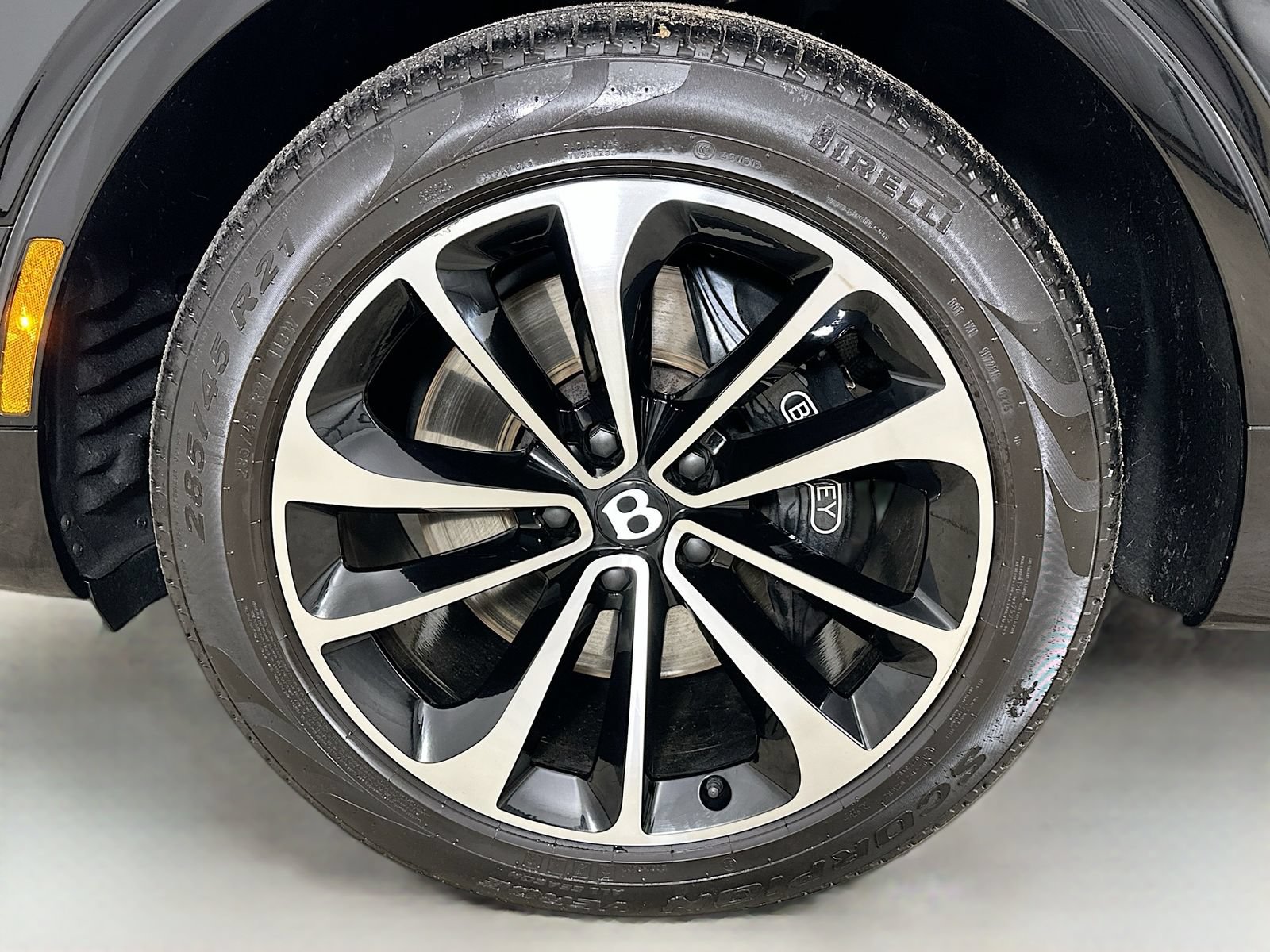 Used 2022 Bentley Bentayga AWD/4WD image 6