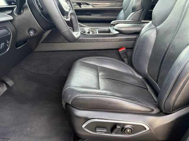 Used 2024 Jeep Wagoneer L Series II w/ Flexible Seating Group AWD/4WD image 10