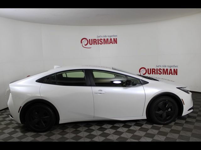 Used 2025 Toyota Prius LE FWD image 11