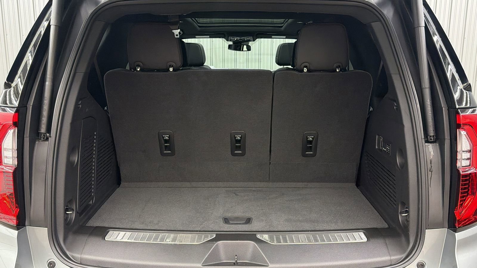 Used 2026 GMC Yukon Denali w/ Sun & Power Step Package AWD/4WD image 16