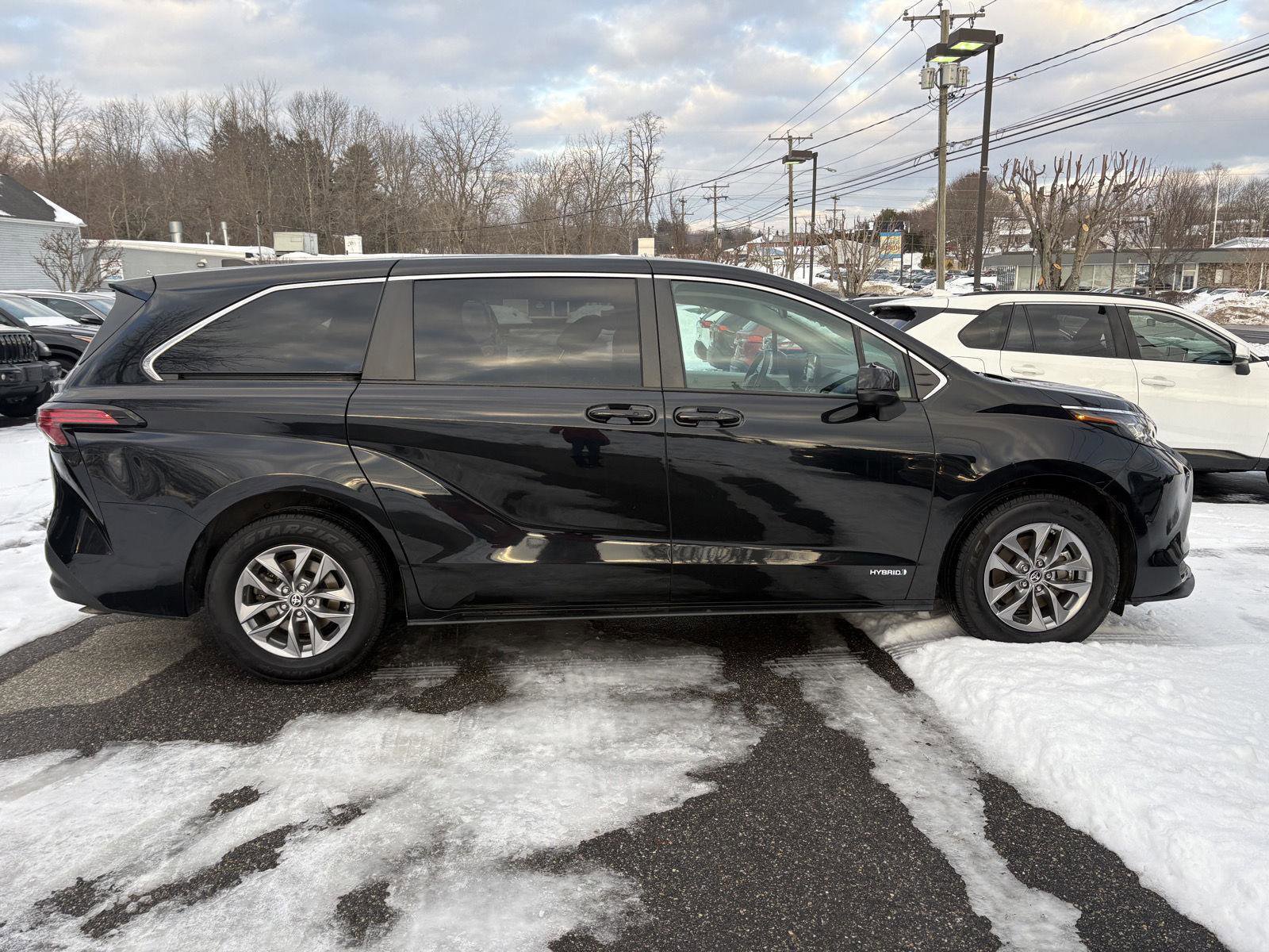 Used 2021 Toyota Sienna LE image 8