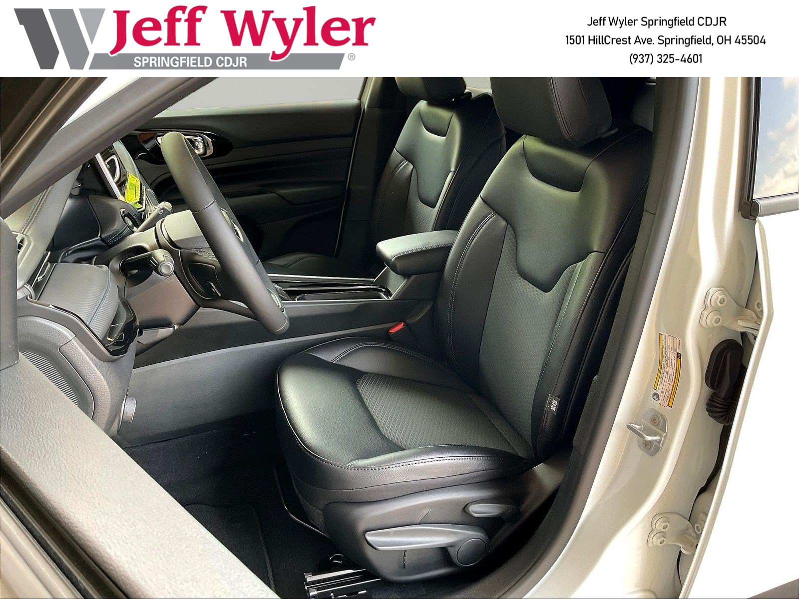 New 2026 Jeep Compass Latitude AWD/4WD image 17