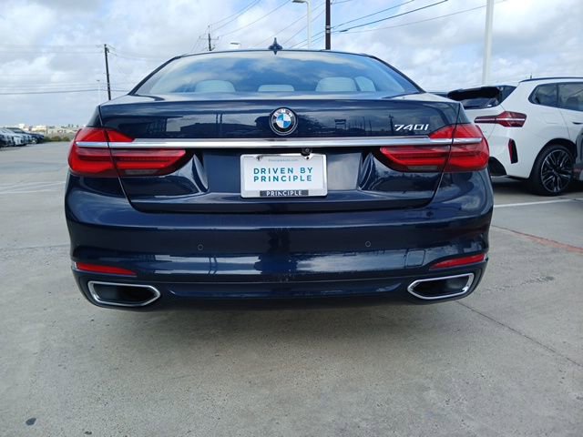 Used 2017 BMW 740i image 8