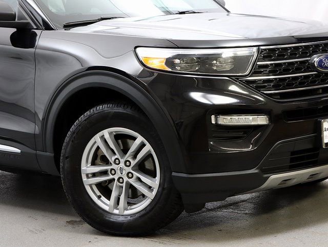 Used 2022 Ford Explorer XLT w/ Equipment Group 202A AWD/4WD image 3