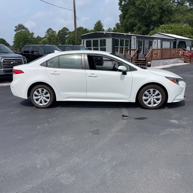 Used 2023 Toyota Corolla LE FWD image 3