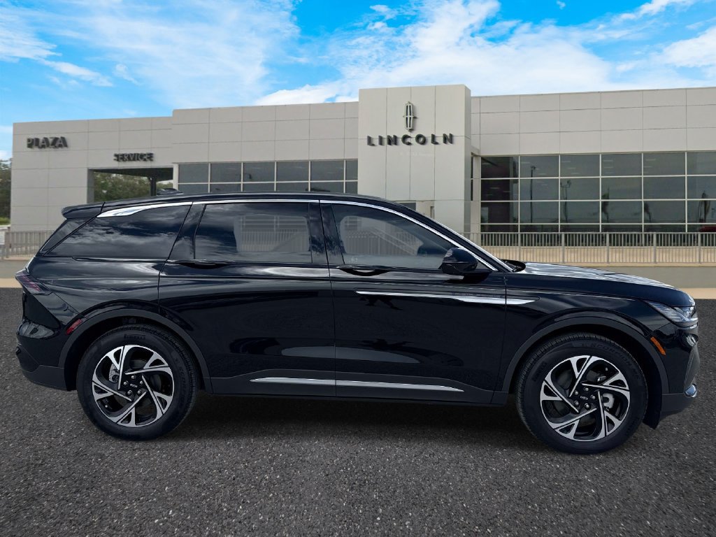 New 2026 Lincoln Nautilus Premier AWD/4WD image 2