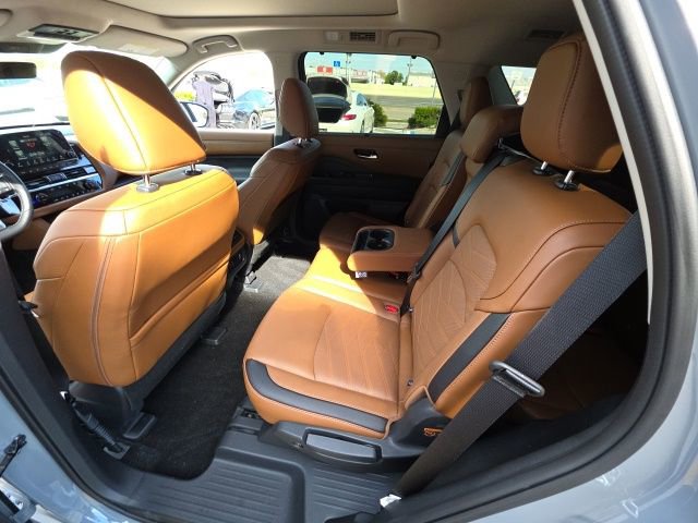 Used 2025 Nissan Pathfinder Platinum w/ Cargo Package image 24