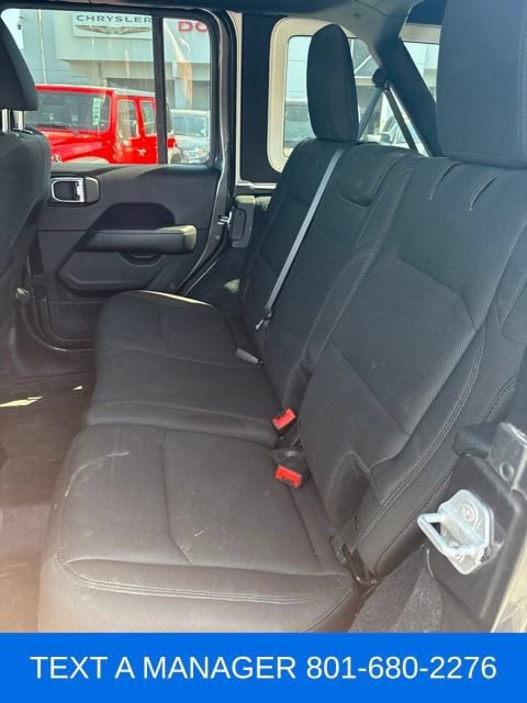 Used 2018 Jeep Wrangler Unlimited Sahara w/ Cold Weather Group AWD/4WD image 11