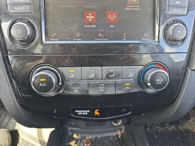 Used 2019 Nissan Rogue S w/ Special Edition Package FWD image 4