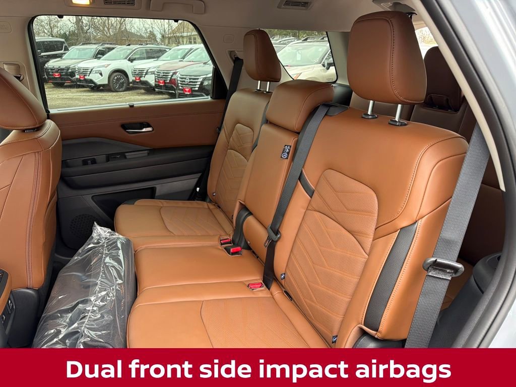 New 2025 Nissan Pathfinder Platinum w/ Black Appearance Package image 31