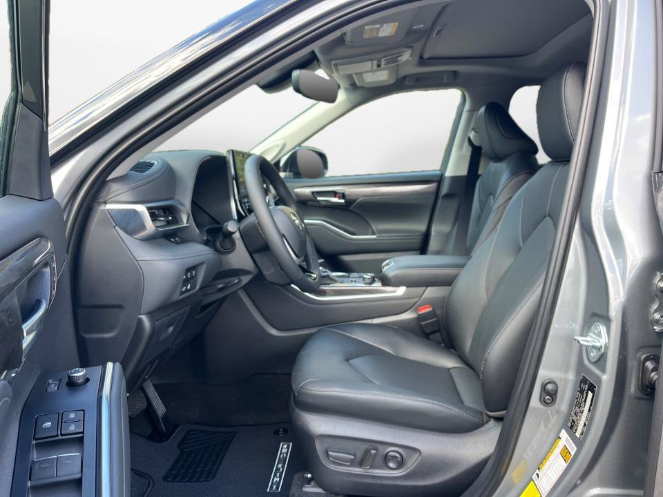 New 2026 Toyota Highlander Limited AWD/4WD image 9