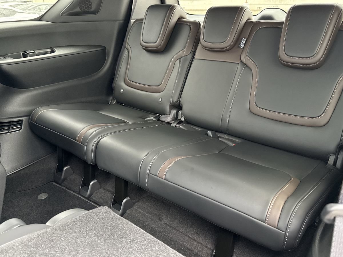New 2026 Nissan Armada SL w/ Captain's Chari Seat Package image 32