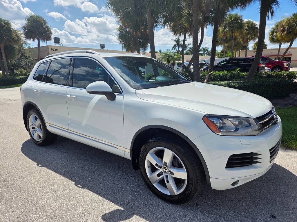 Used 2014 Volkswagen Touareg TDI AWD/4WD image 10
