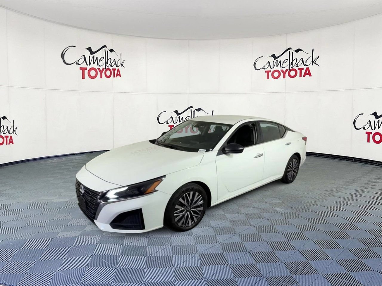 Used 2025 Nissan Altima 2.5 SV FWD image 7