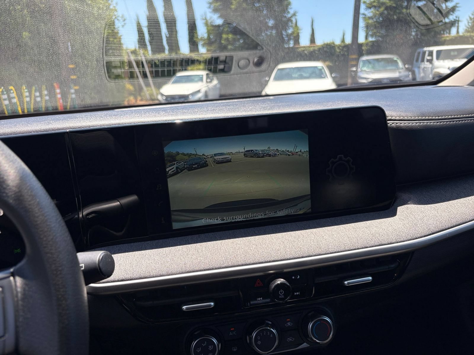 Used 2025 Nissan Kicks SV AWD/4WD image 22