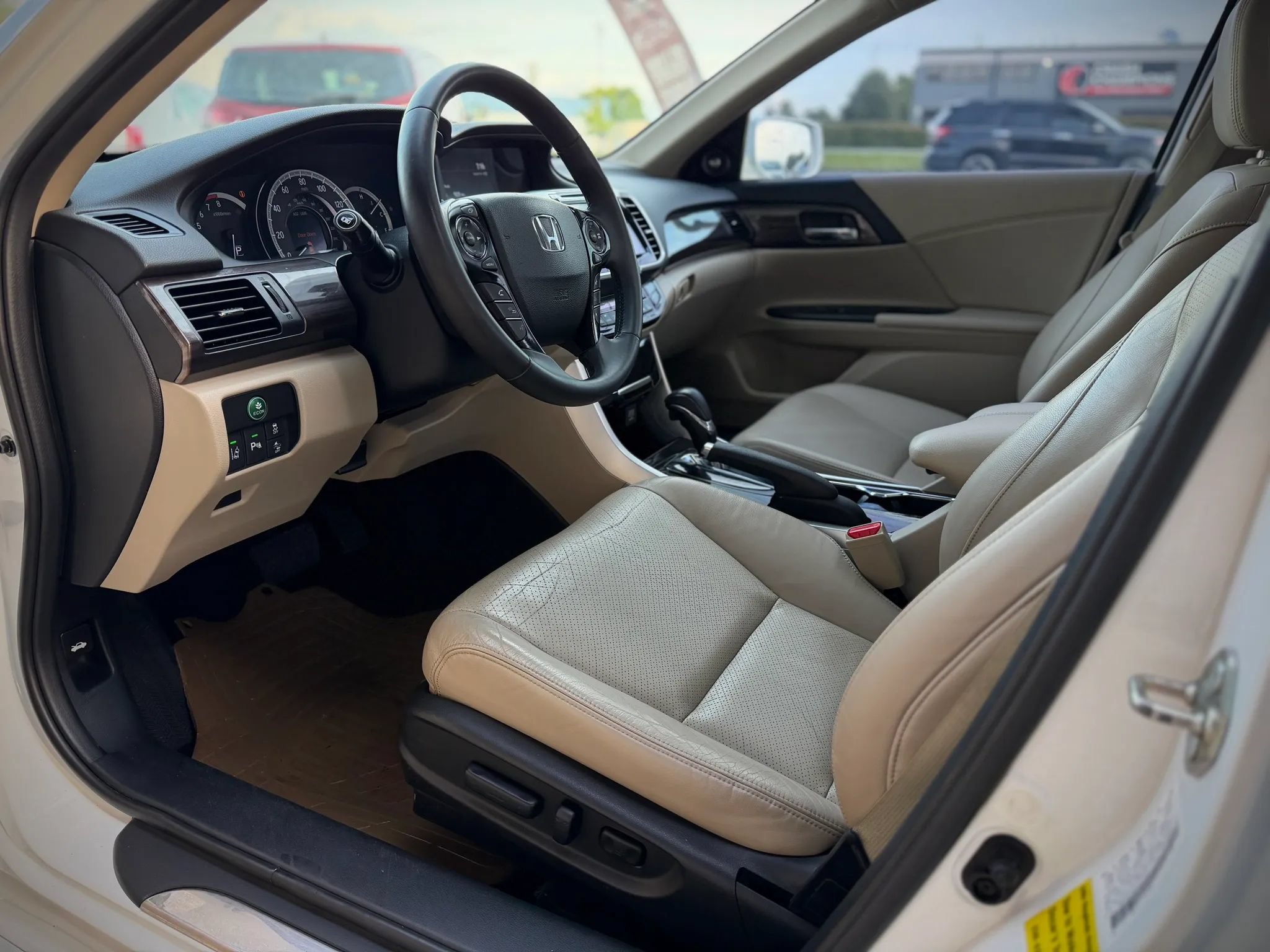 Used 2016 Honda Accord Touring image 10