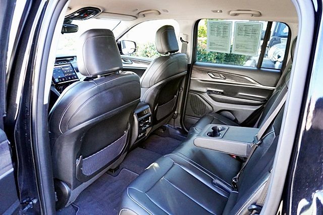 Used 2023 Jeep Grand Cherokee Limited w/ Trailer Tow Prep Group (B) image 17