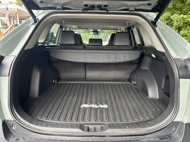 Used 2022 Toyota RAV4 XLE Premium image 19