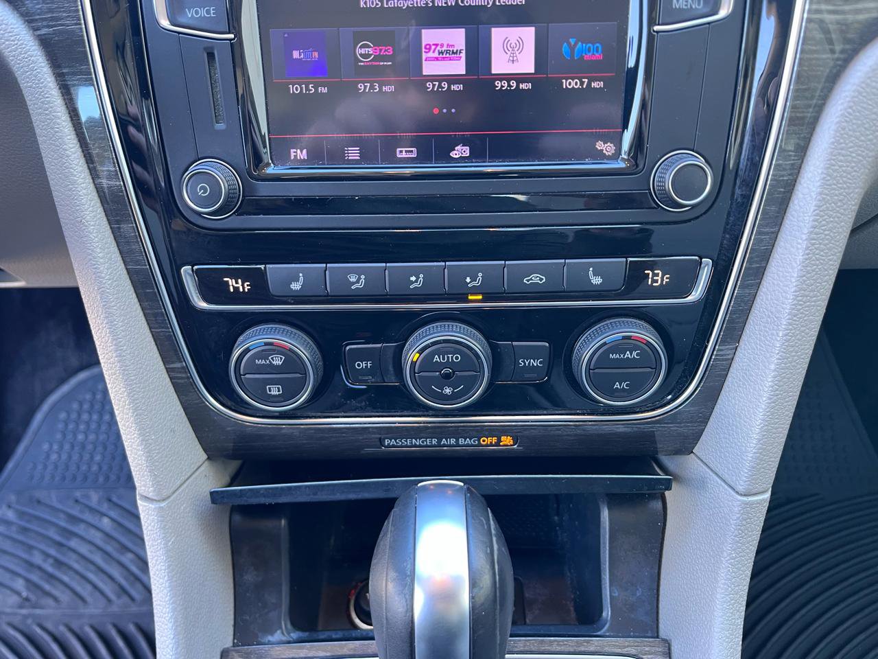 Used 2018 Volkswagen Passat 2.0T SE FWD image 32