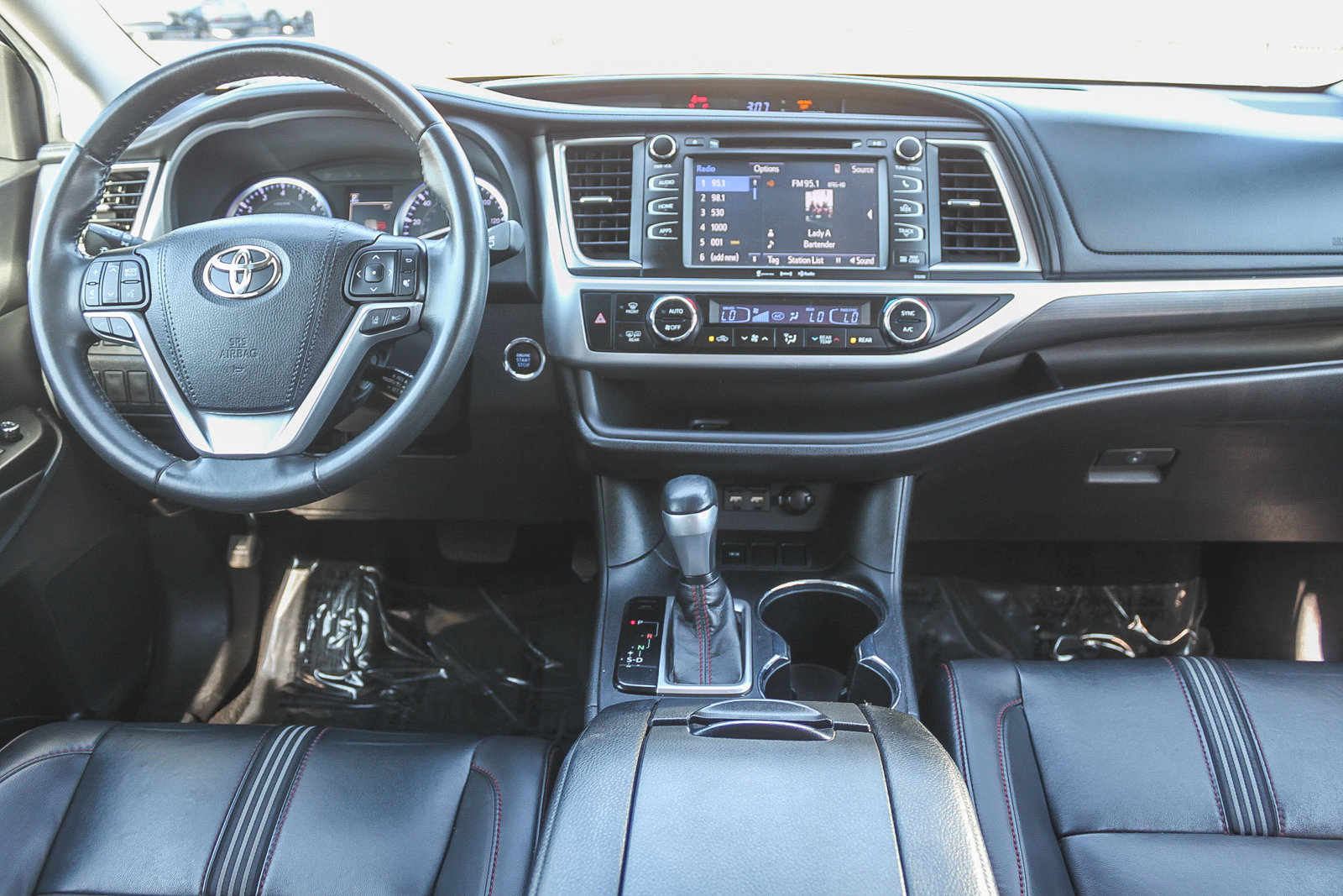 Used 2019 Toyota Highlander SE image 14