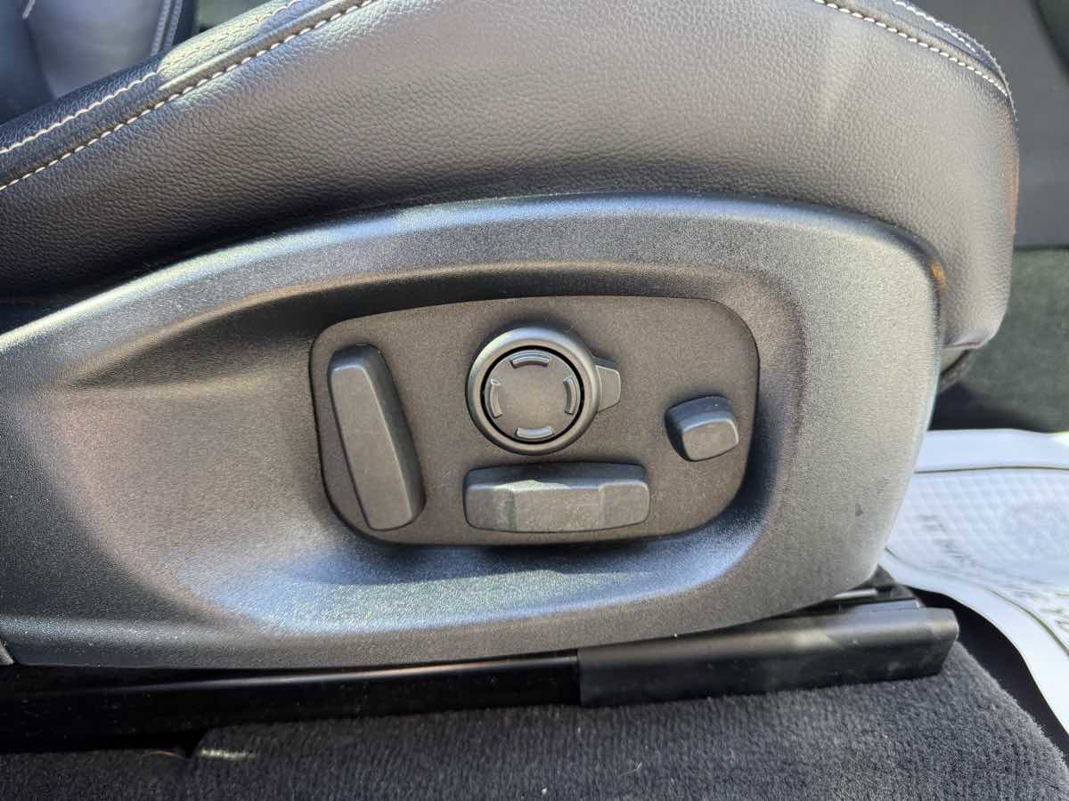 Used 2017 Jaguar F-PACE S image 30