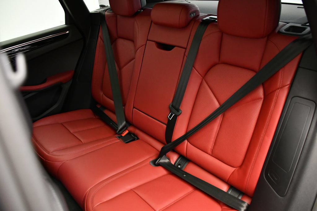 Certified 2026 Porsche Macan AWD/4WD image 45