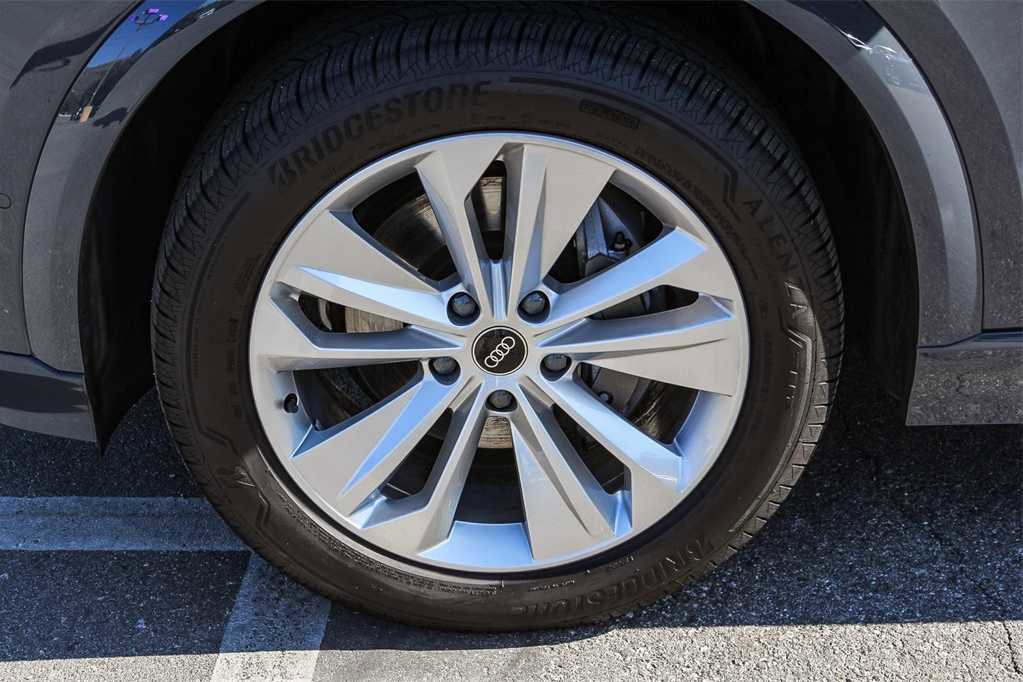 Used 2025 Audi Q6 e-tron Premium w/ Convenience Package image 9