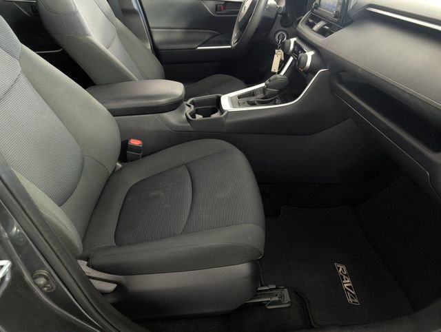 Used 2019 Toyota RAV4 LE image 28