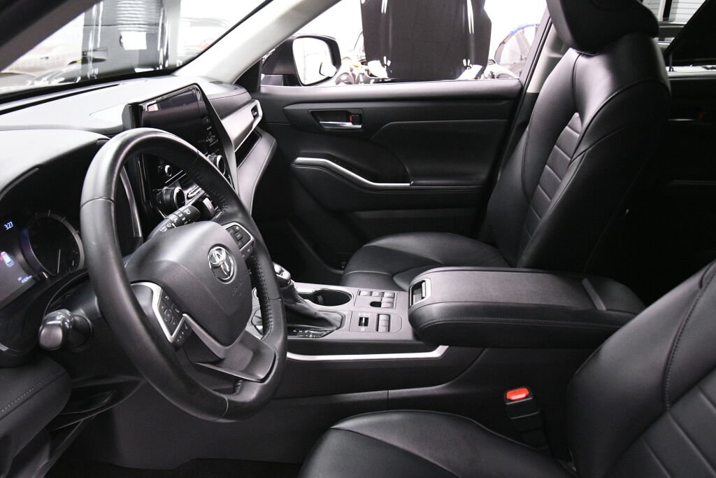 Used 2023 Toyota Highlander XLE AWD/4WD image 20
