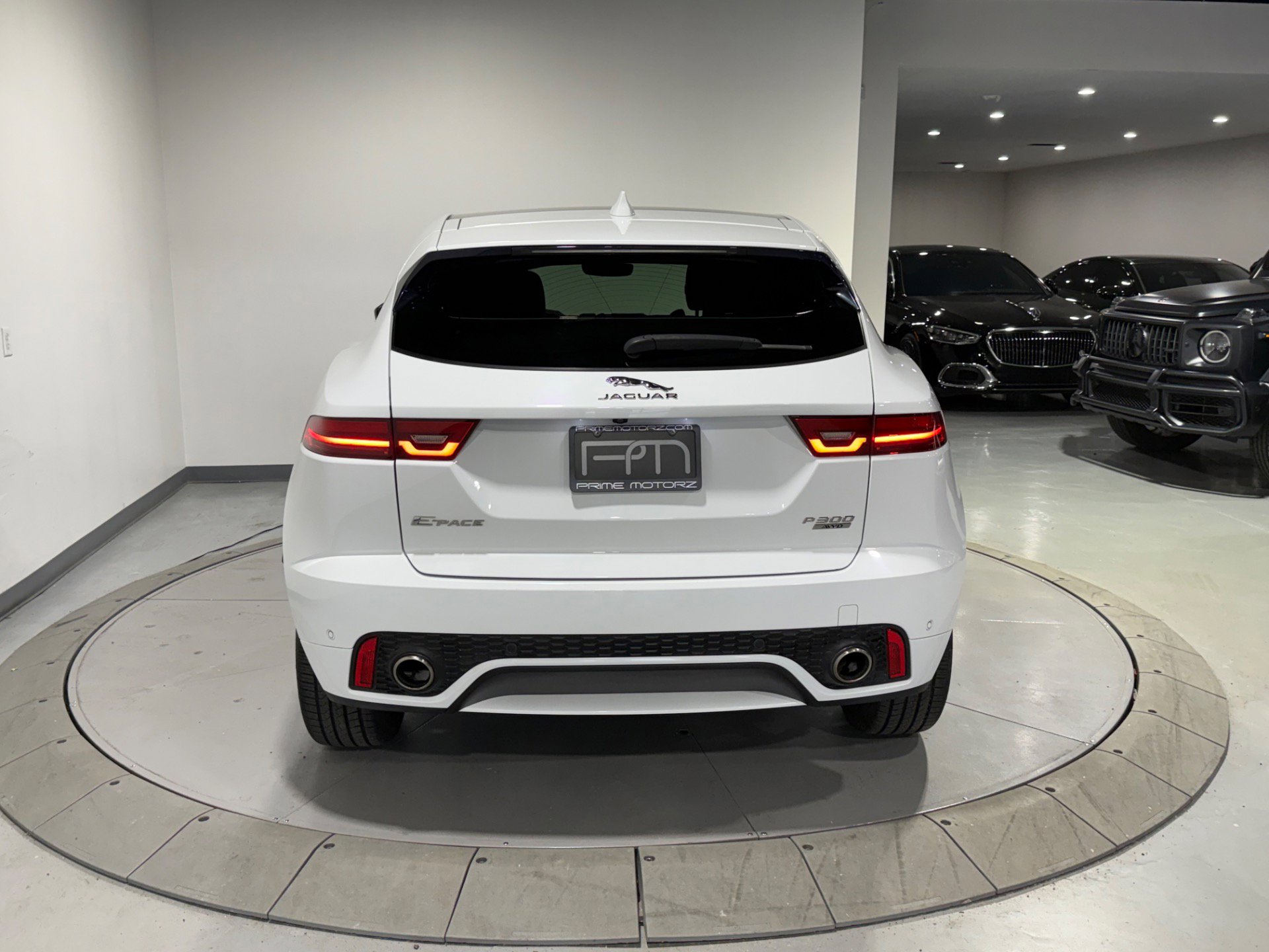 Used 2019 Jaguar E-PACE R-Dynamic SE image 24