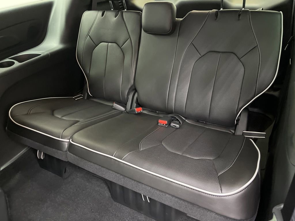 New 2027 Chrysler Pacifica Limited FWD image 5