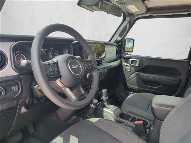 Used 2025 Jeep Gladiator Sport AWD/4WD image 9